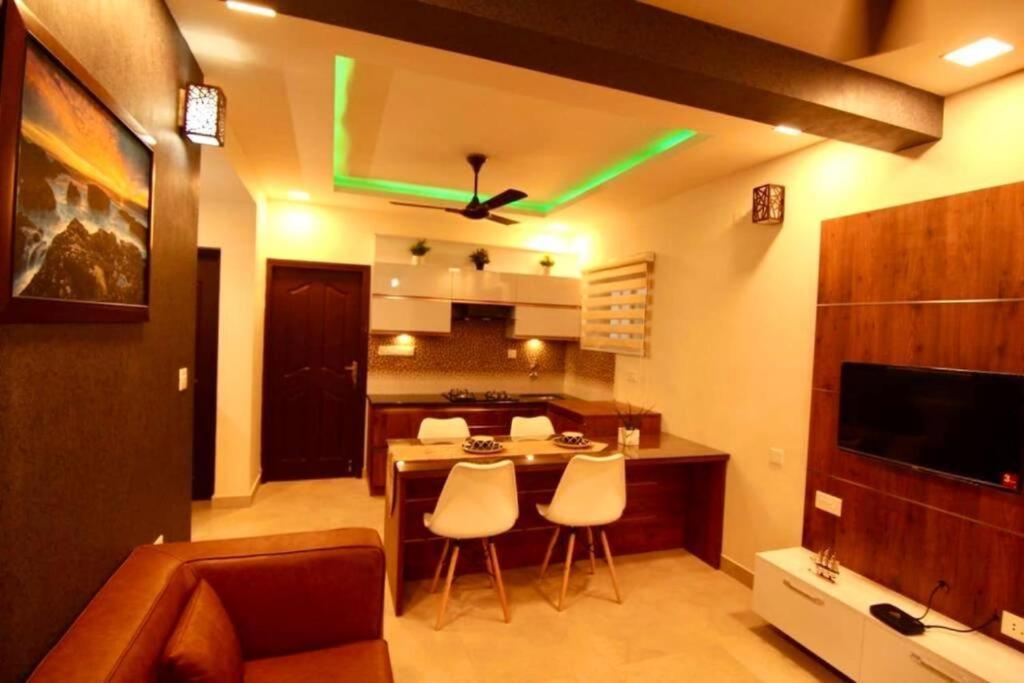 Royale Living Spaces - Luxury Serviced होटल के अलावा Thiruvananthapuram