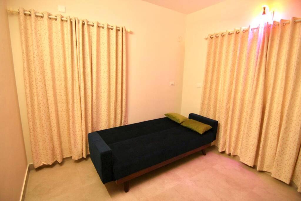 Royale Living Spaces - Luxury Serviced होटल के अलावा *