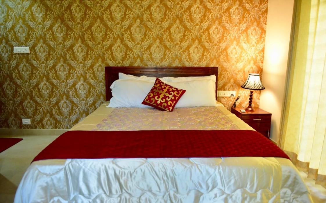होटल के अलावा Royale Living Spaces - Luxury Serviced